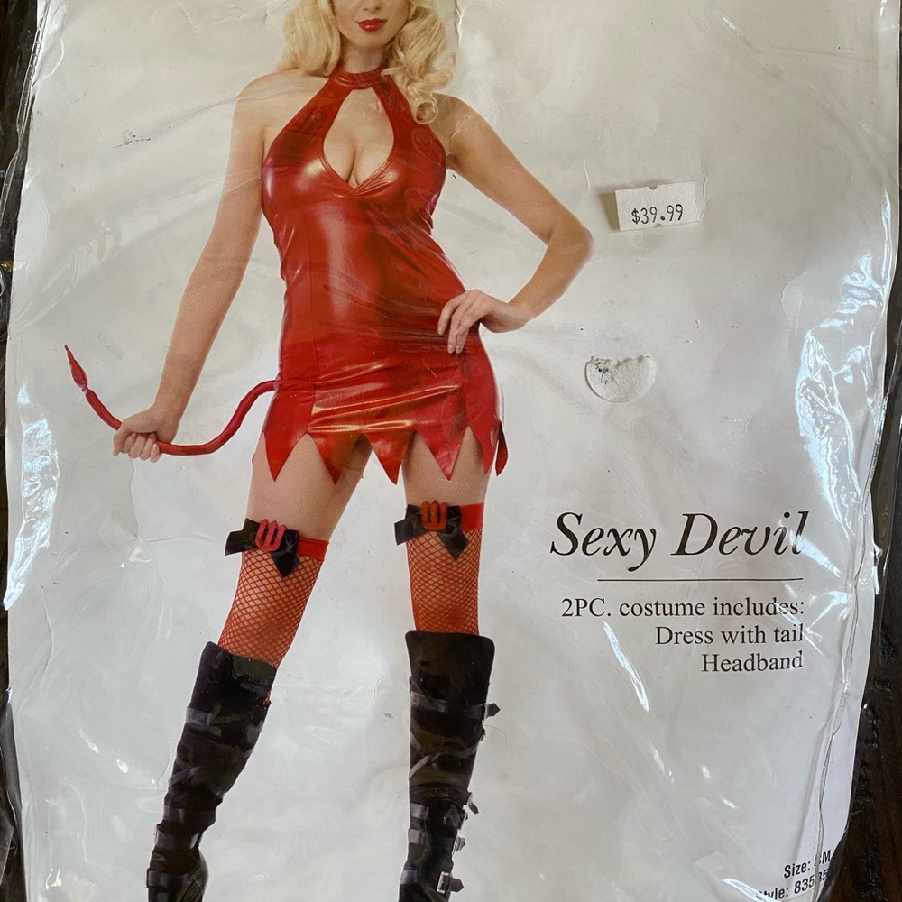 Sexy devil costume, legs Avenue 😈